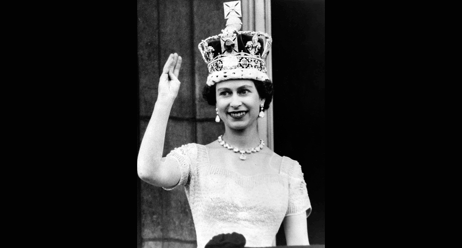 Elizabeth II waves from the palace balcony after the Coronation,1953