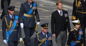 Queen_Elizabeth_II_coffin_arrives_at_the_Houses_of_Parliament_(52357844863)