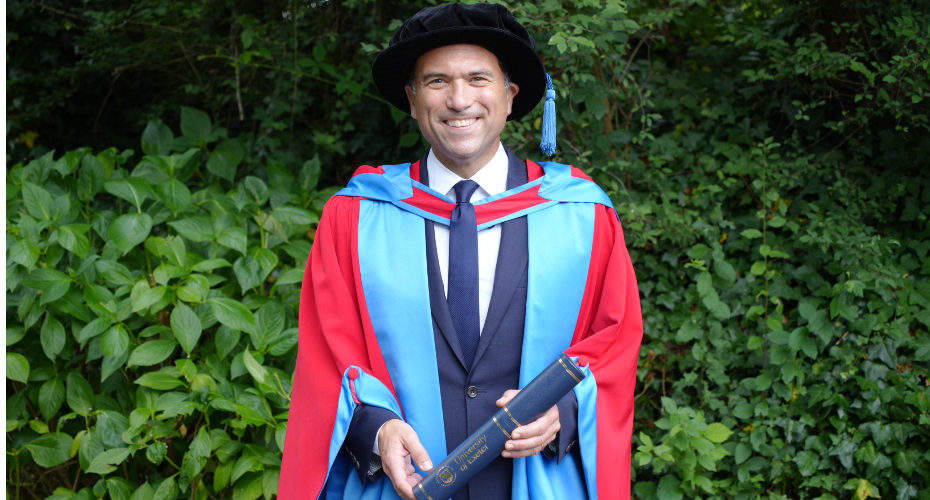Innovative Cornish journalist Ros Atkins honoured by the University of Exeter