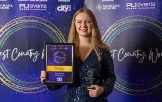 Honor Lovell receives award